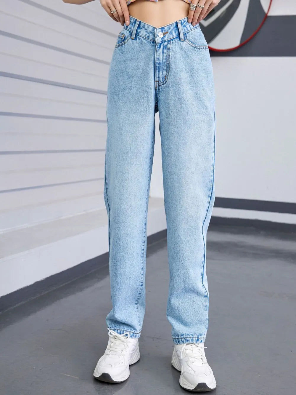 Straight Leg Jeans with Pockets 