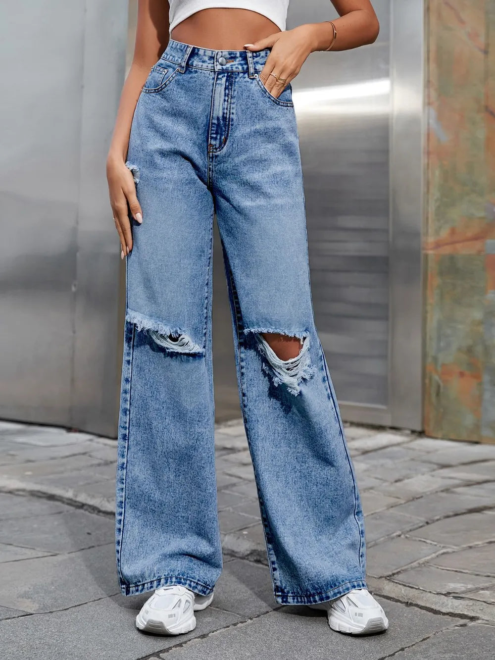 Distressed Wide Leg Jeans with Pockets 