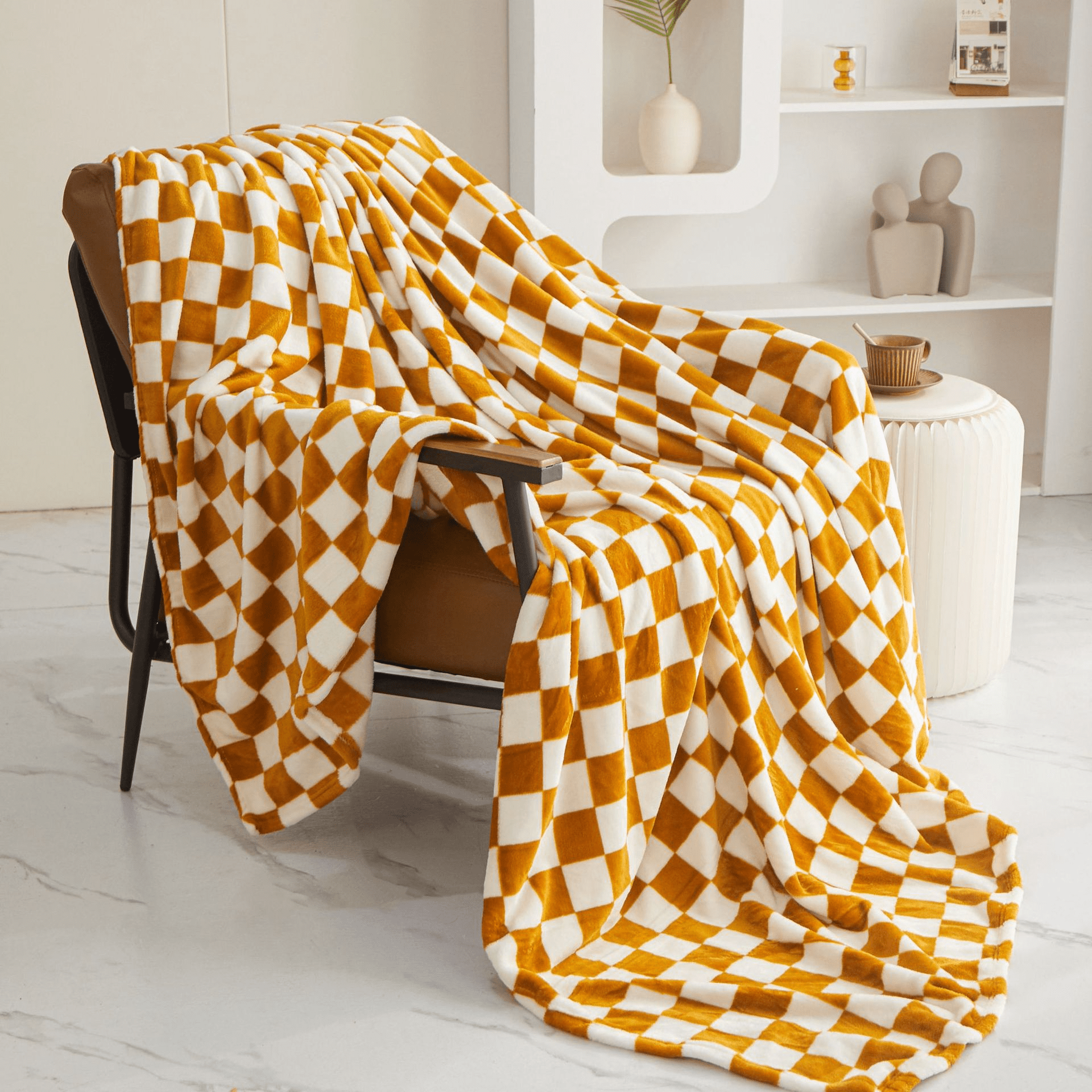 Classic Checkerboard Throw Blanket – Plush 100% Polyester Sofa Cover for Warmth and Comfort 