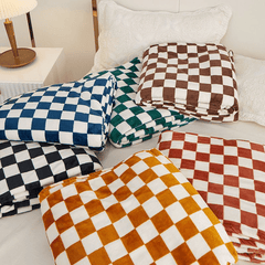 Classic Checkerboard Throw Blanket – Plush 100% Polyester Sofa Cover for Warmth and Comfort 