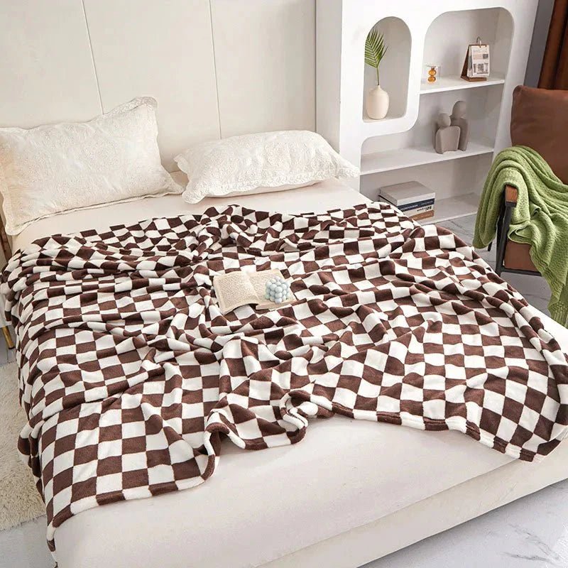 Classic Checkerboard Throw Blanket – Plush 100% Polyester Sofa Cover for Warmth and Comfort 