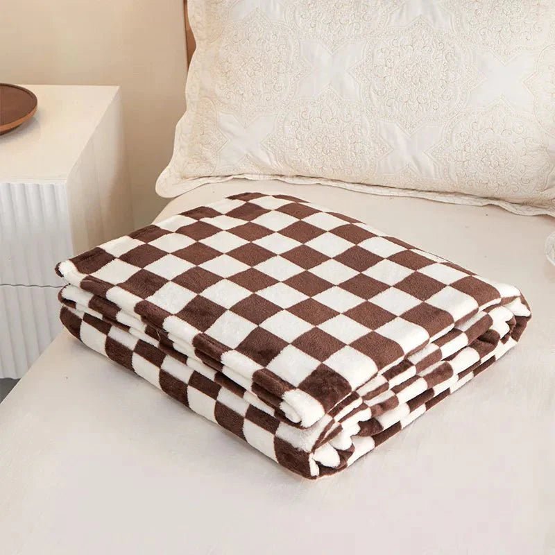 Classic Checkerboard Throw Blanket – Plush 100% Polyester Sofa Cover for Warmth and Comfort 