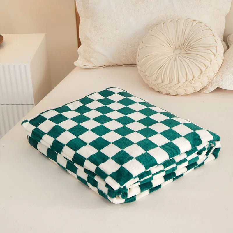 Classic Checkerboard Throw Blanket – Plush 100% Polyester Sofa Cover for Warmth and Comfort 