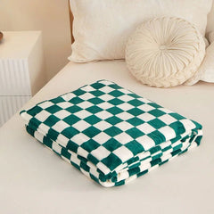 Classic Checkerboard Throw Blanket – Plush 100% Polyester Sofa Cover for Warmth and Comfort 