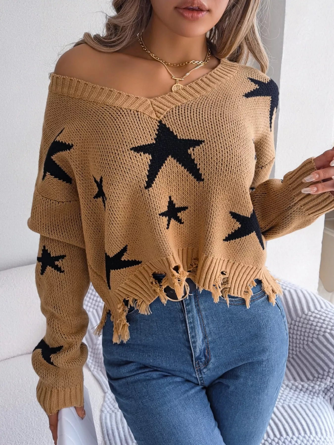 Star Pattern V-Neck Distressed Sweater 
