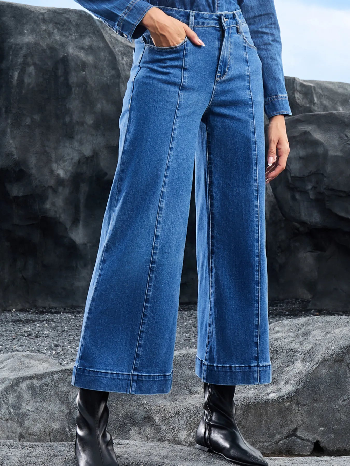 Seam Detail Flared Bottom Ankle Length Jeans 