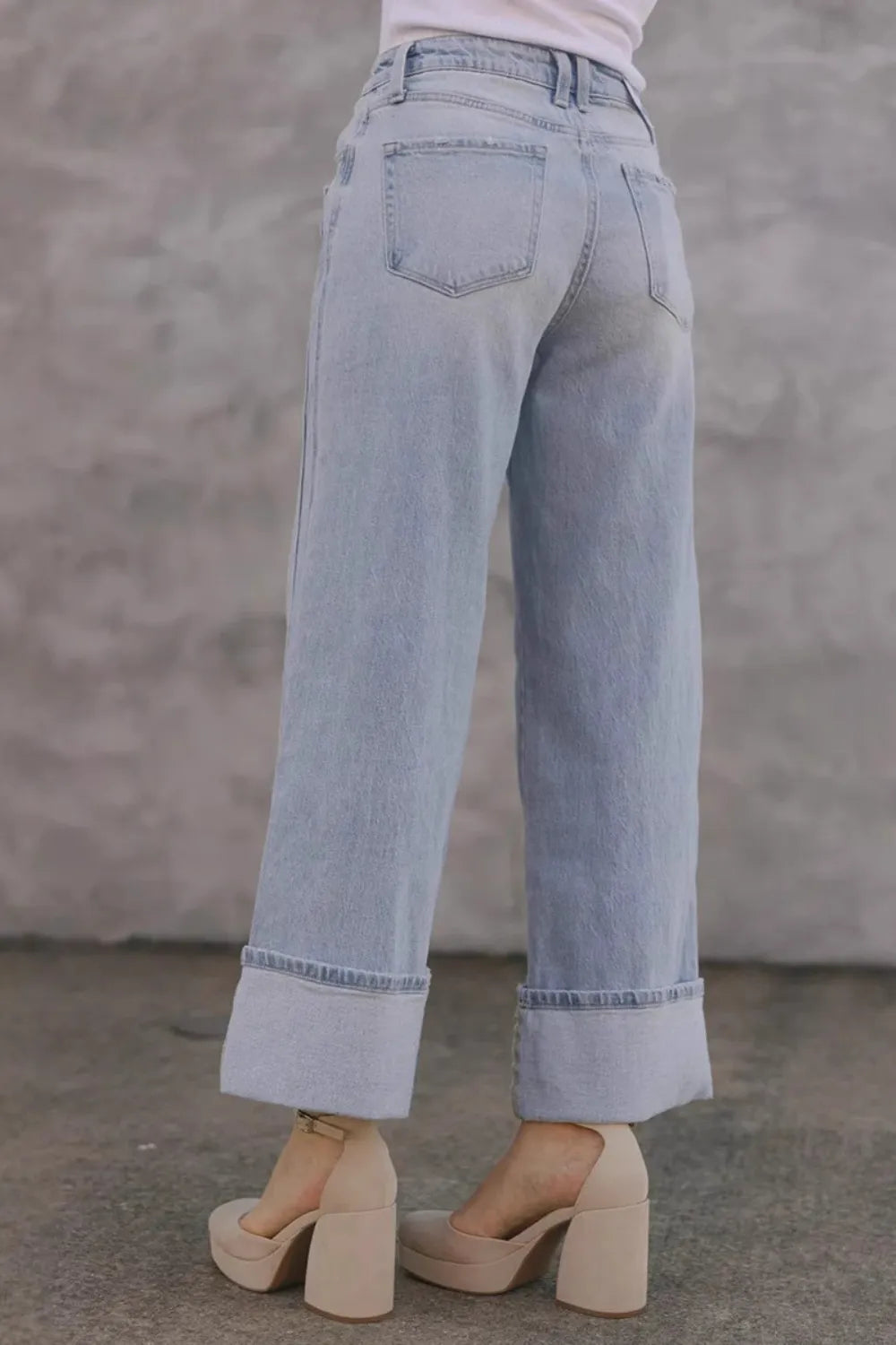 Straight Leg Jeans with Pockets 