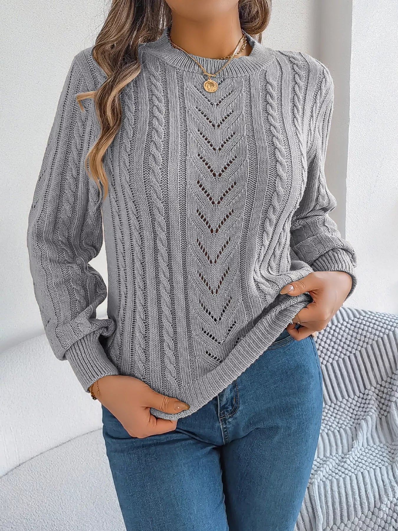 Cable-Knit Round Neck Sweater 