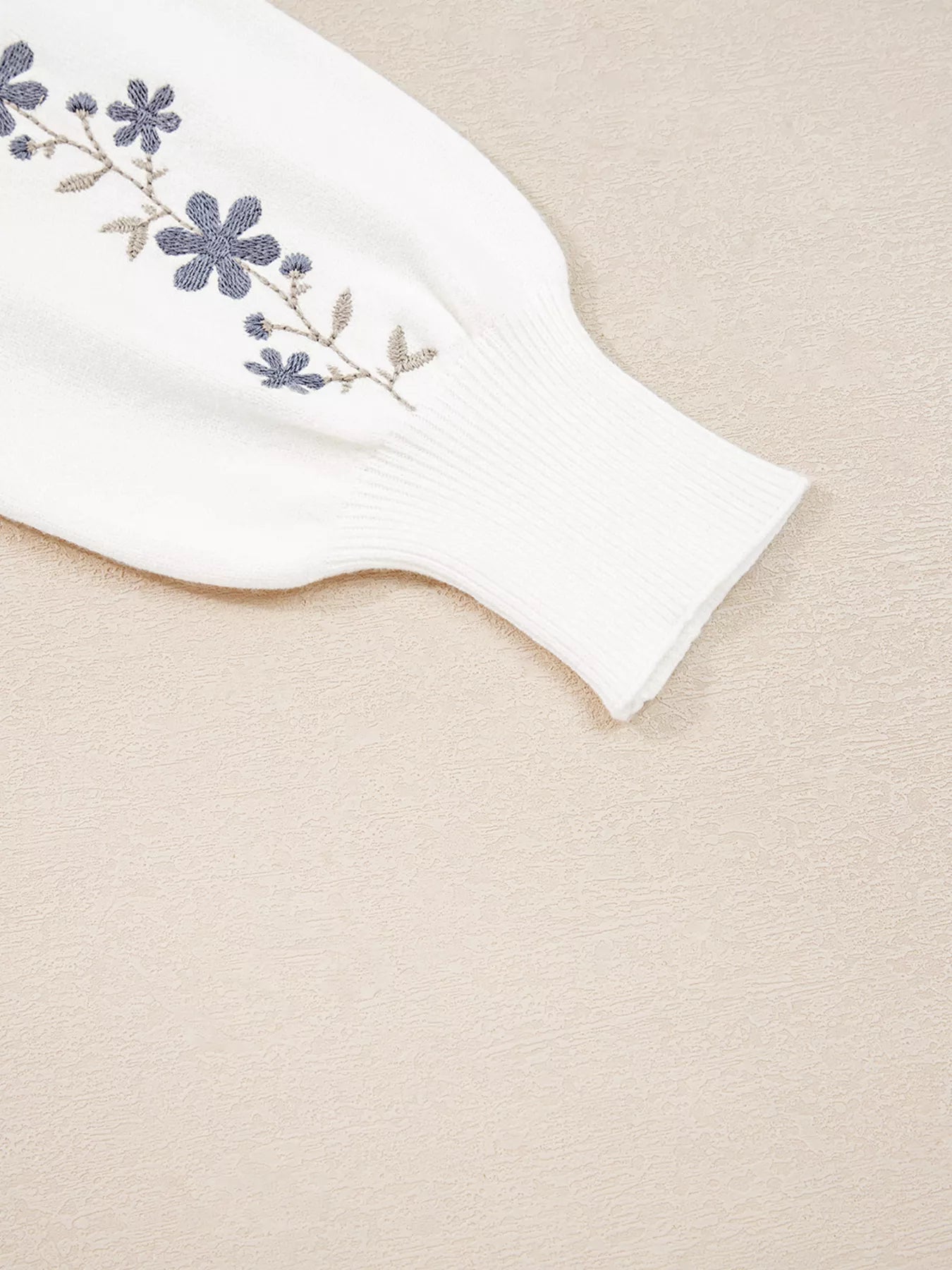 Floral Embroidered Scallop Hem Cropped Sweater 