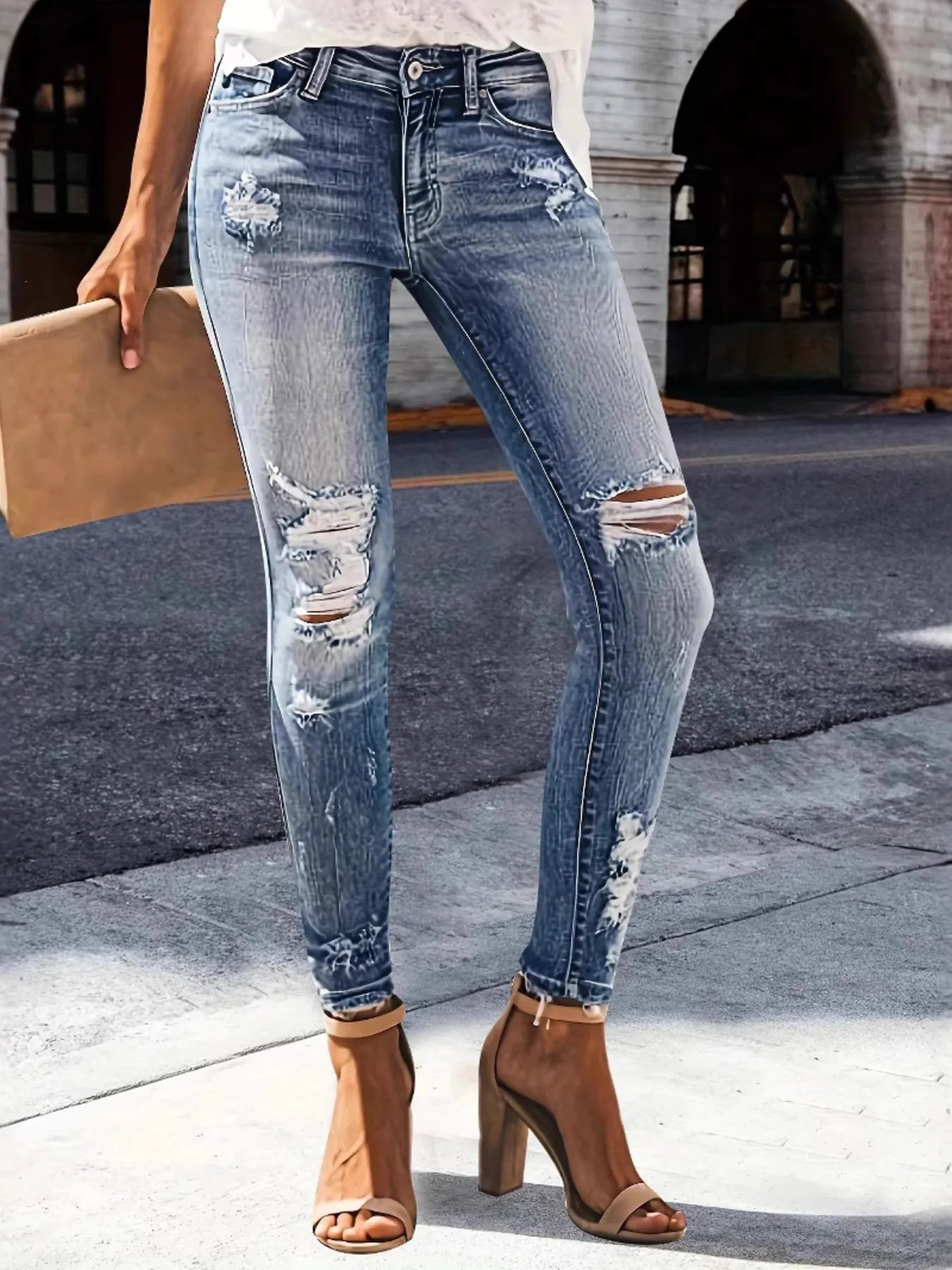 Distressed Skinny Jeans 