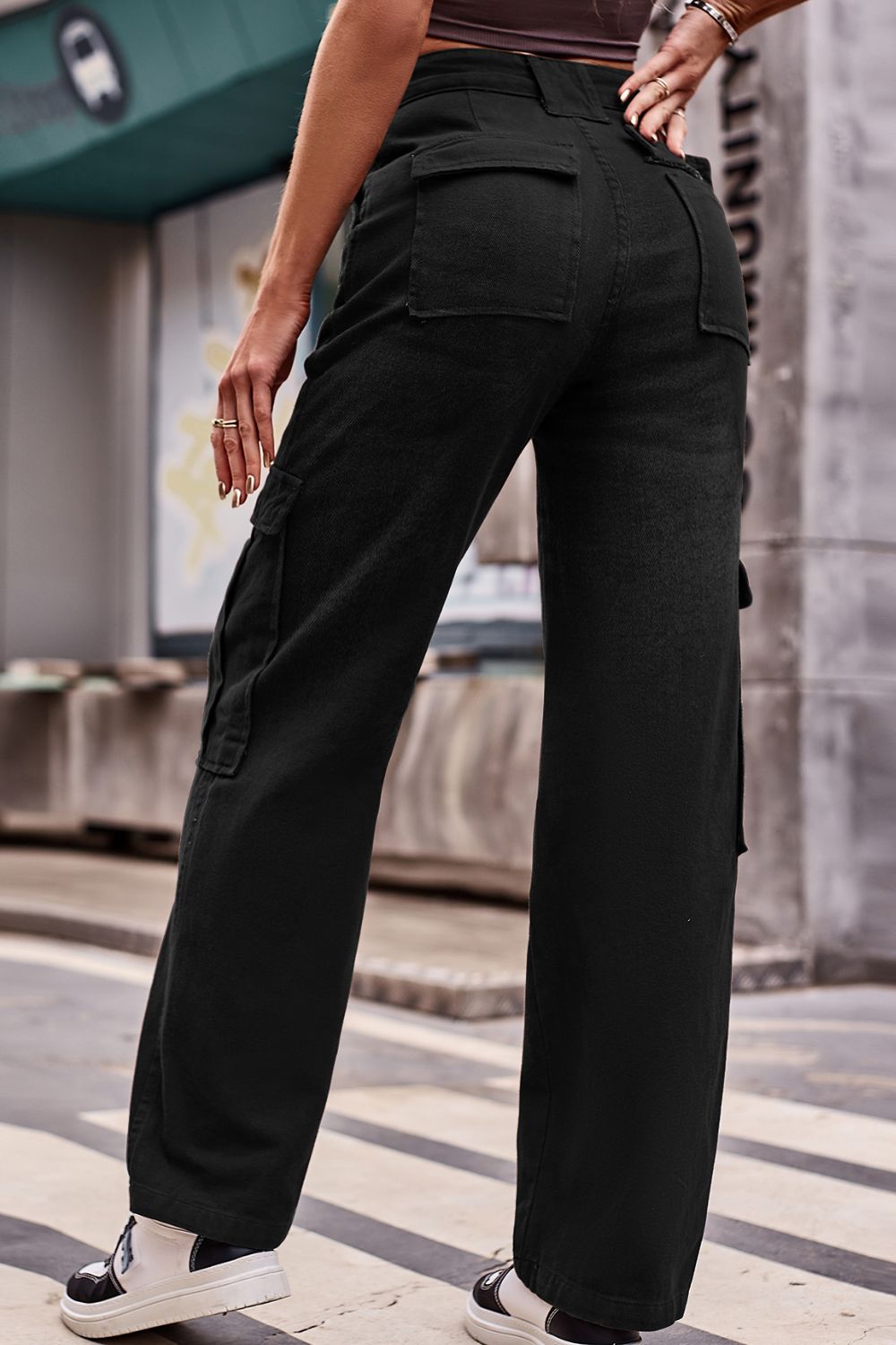 Buttoned High Waist Loose Fit Jeans 