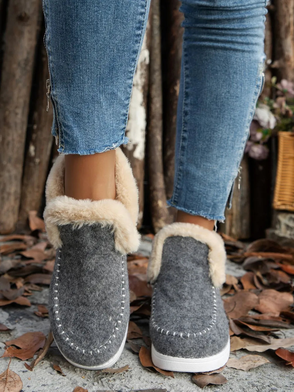 Furry Suede Round Toe Flat Sneakers 