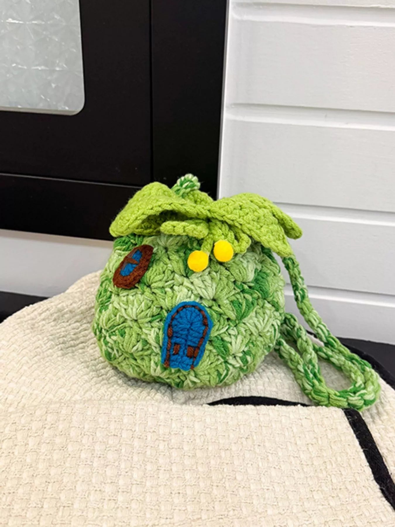 Pineapple Shaped Knitted Crossbody Bag 
