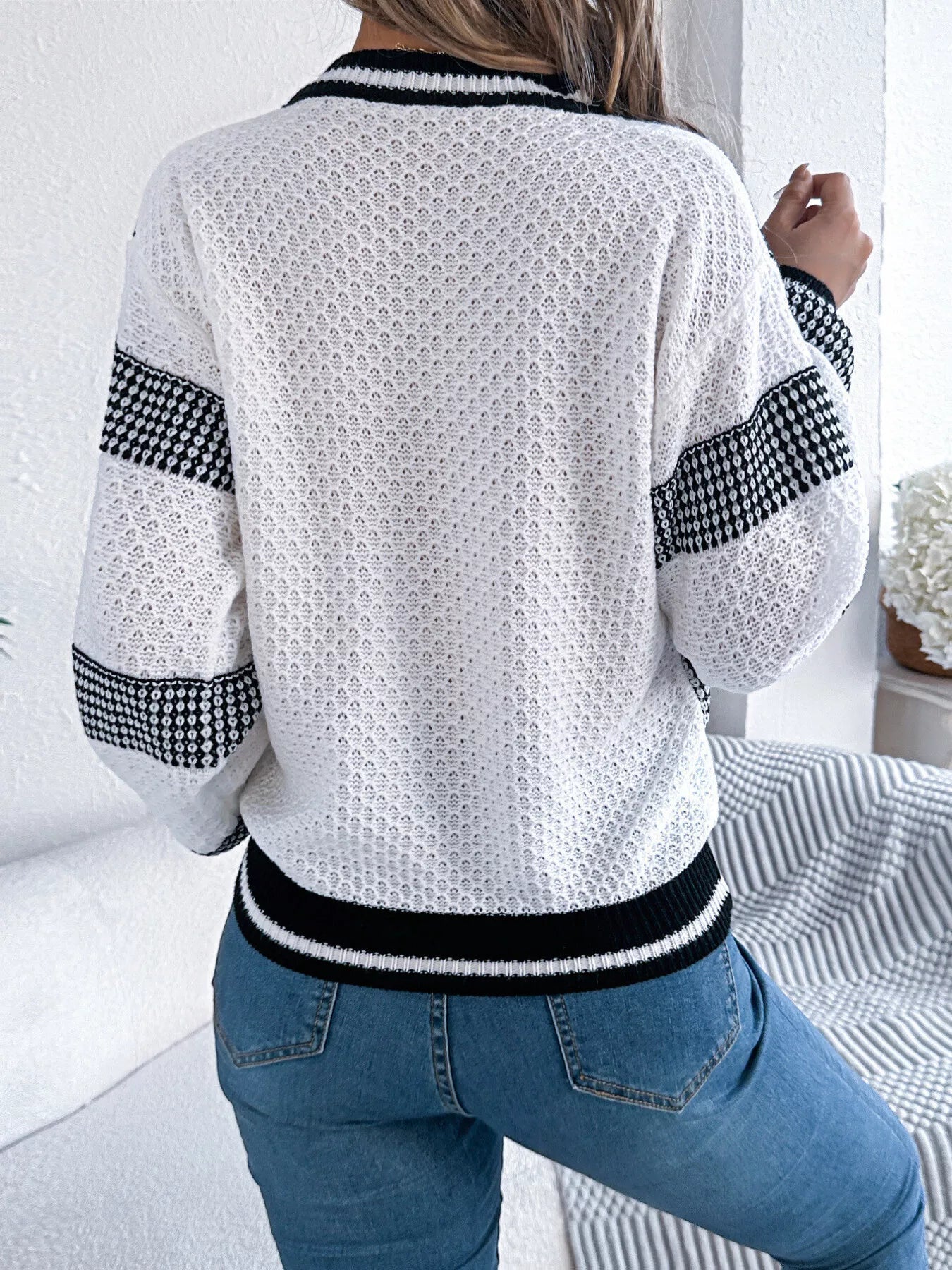 Contrast Striped V-Neck Sweater 
