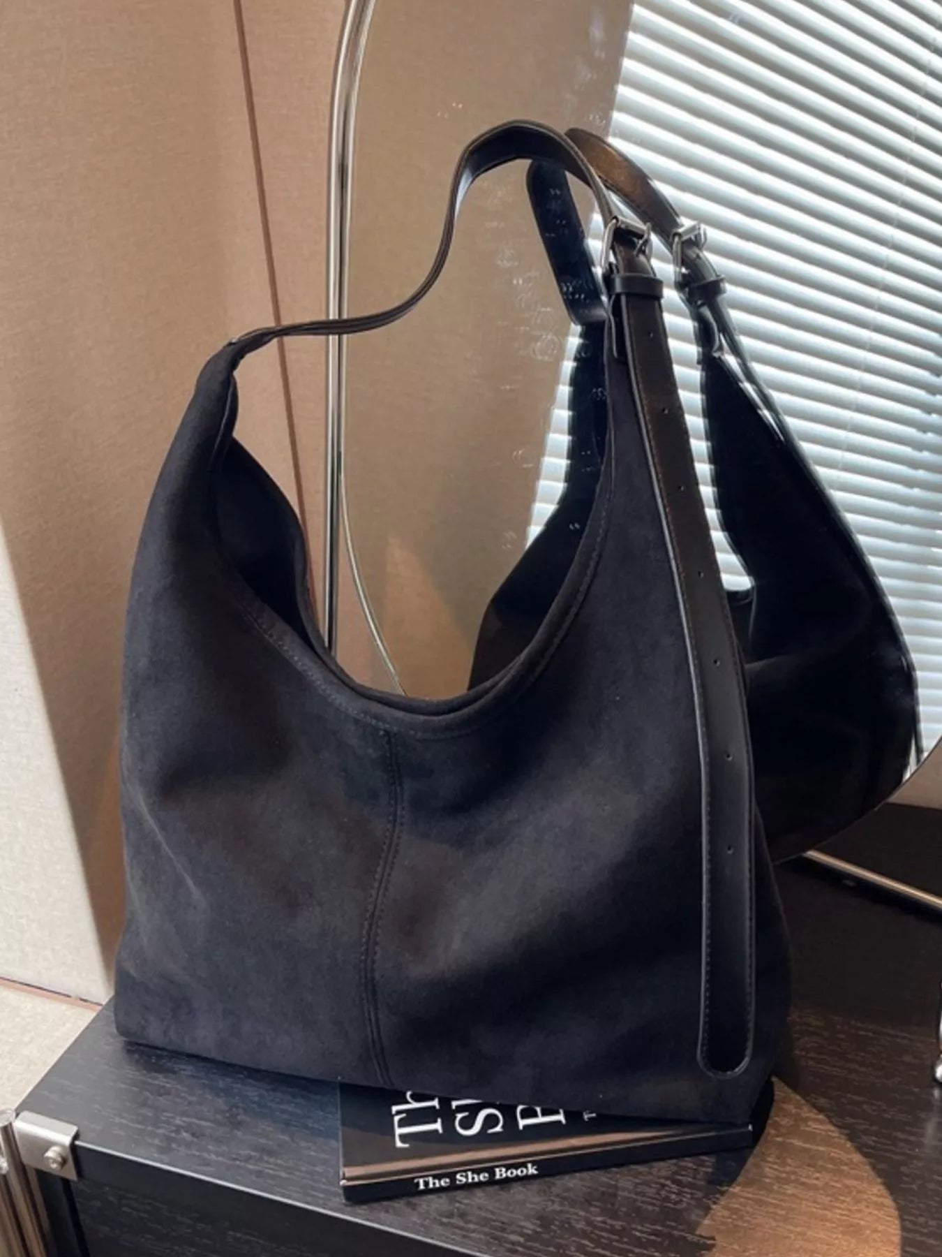 Lightweight Adjustable Strap Handbag 