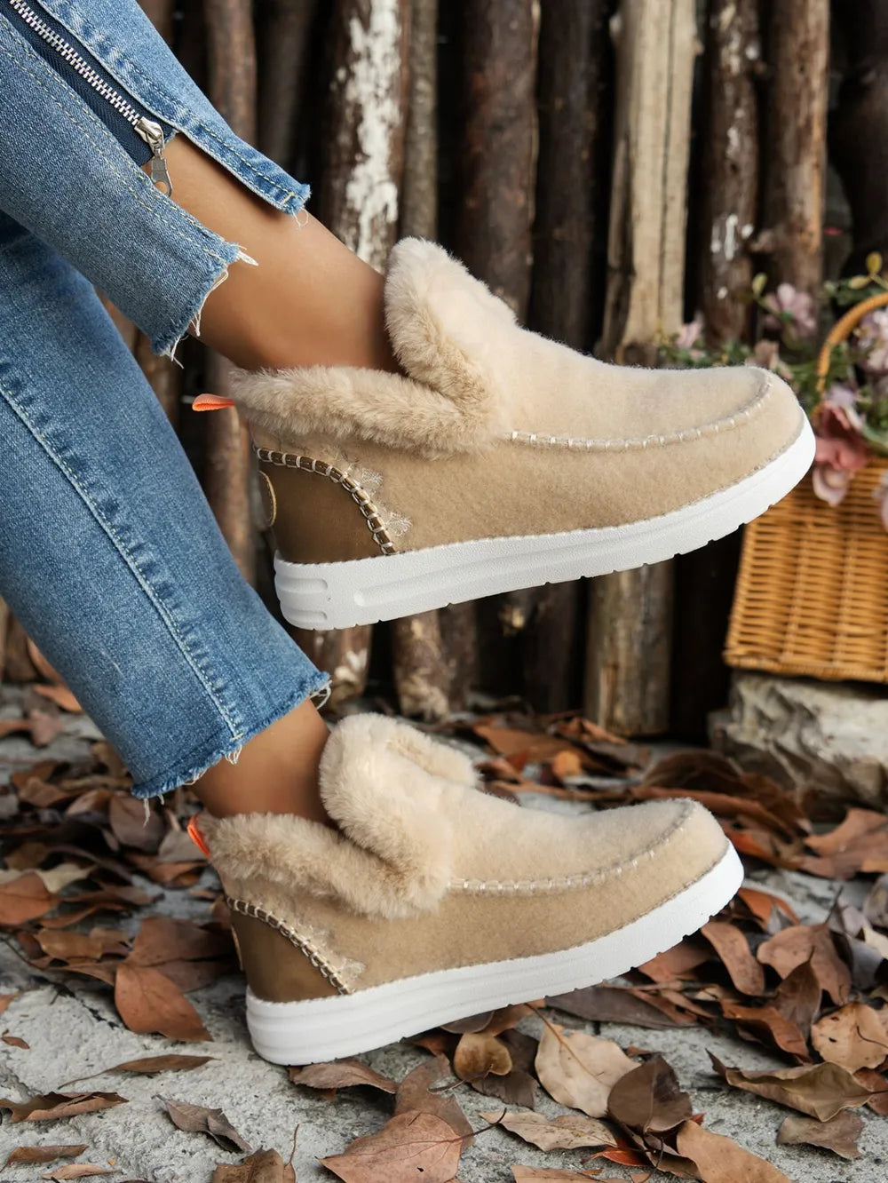 Furry Suede Round Toe Flat Sneakers 