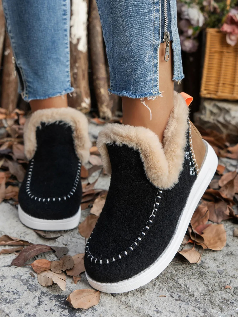 Furry Suede Round Toe Flat Sneakers 
