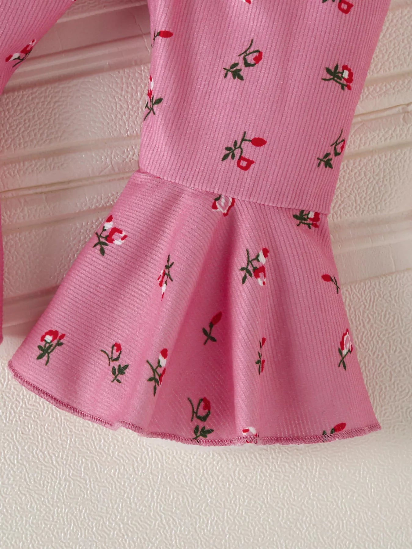Children's Ruffled Bodysuit and Floral Pants Outfit Set with Headband 
