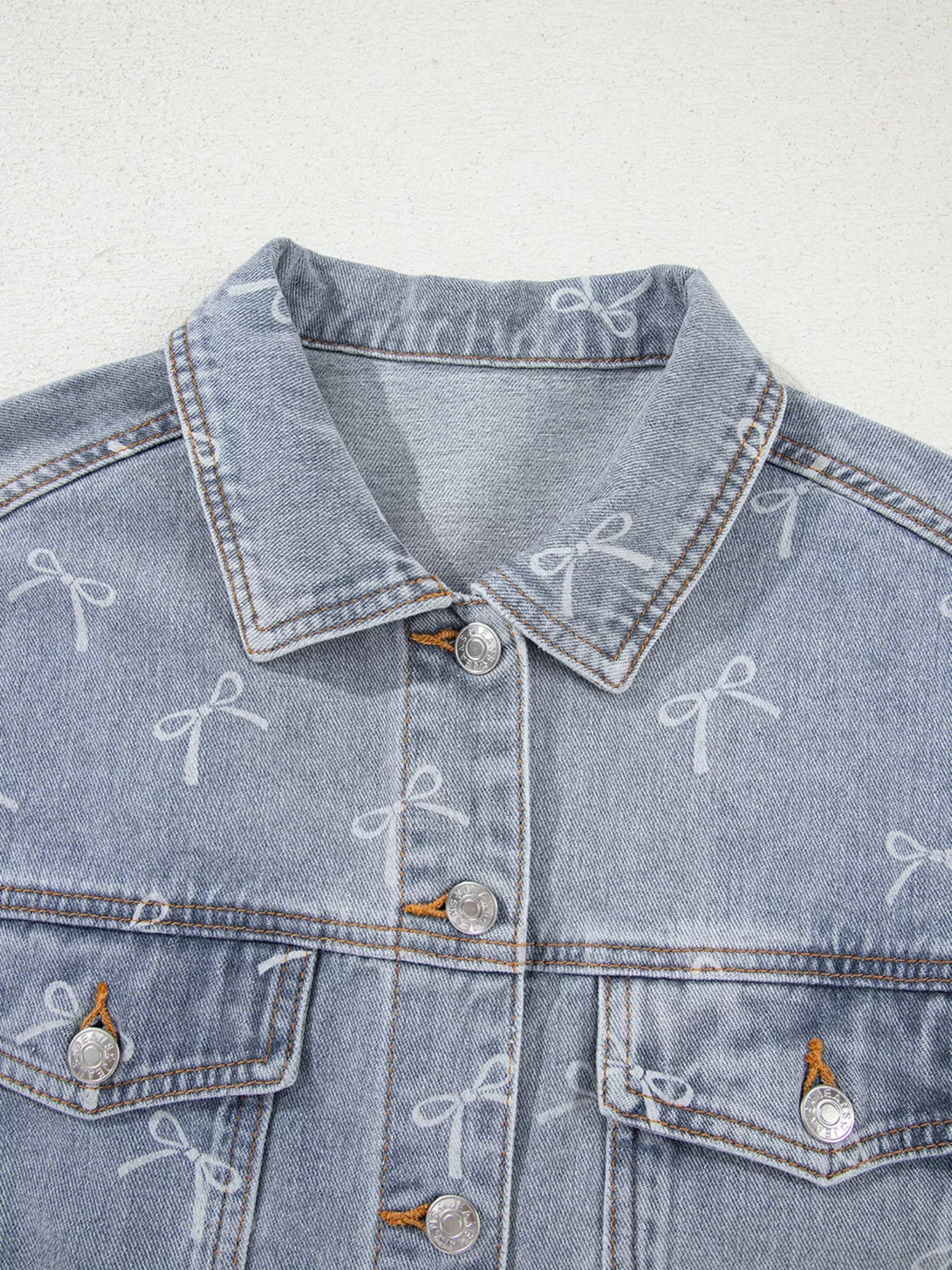 Bow Knot Print Light Wash Raw Hem Denim Jacket 