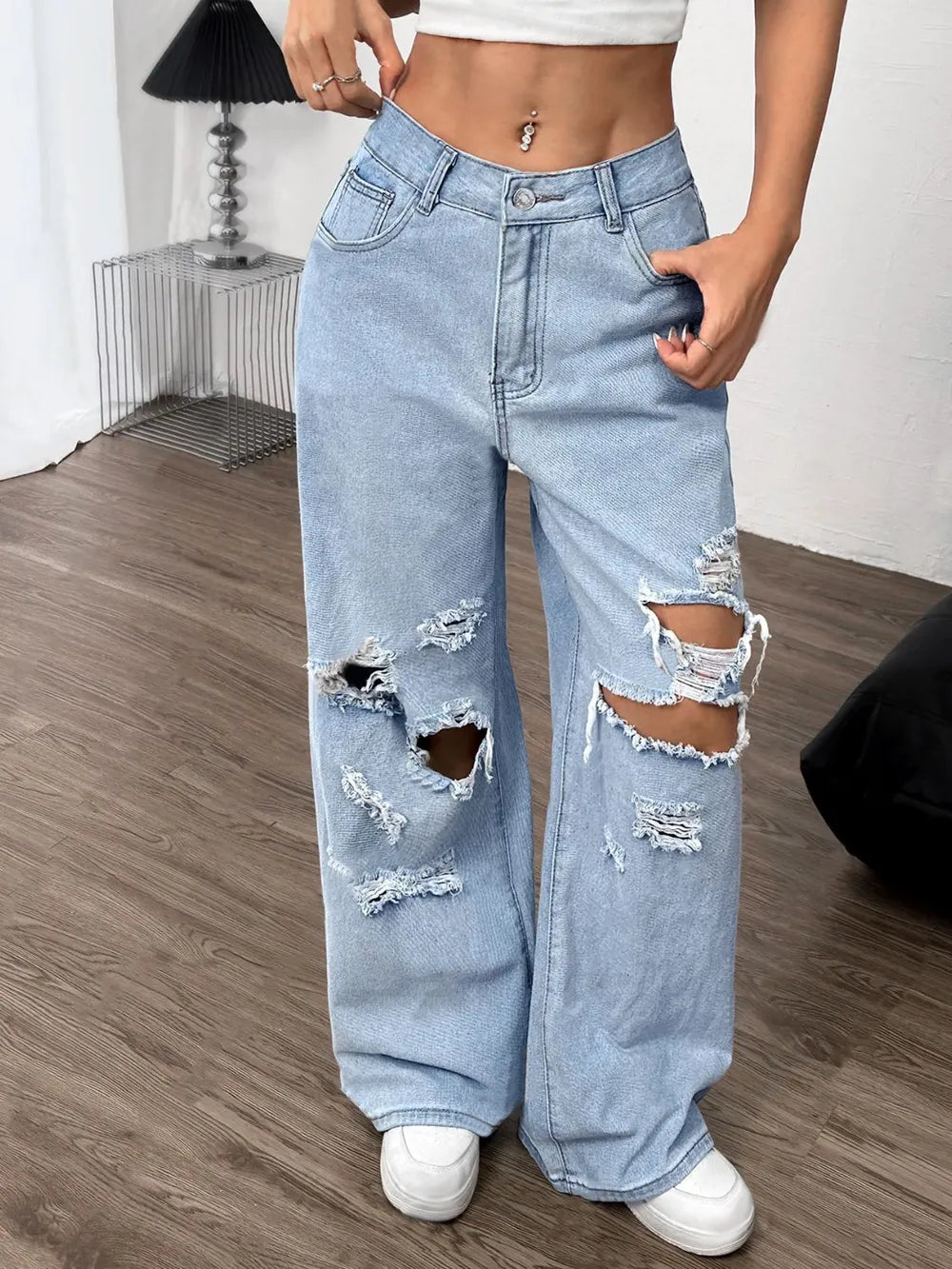 Distressed Wide Leg Jeans with Pockets 