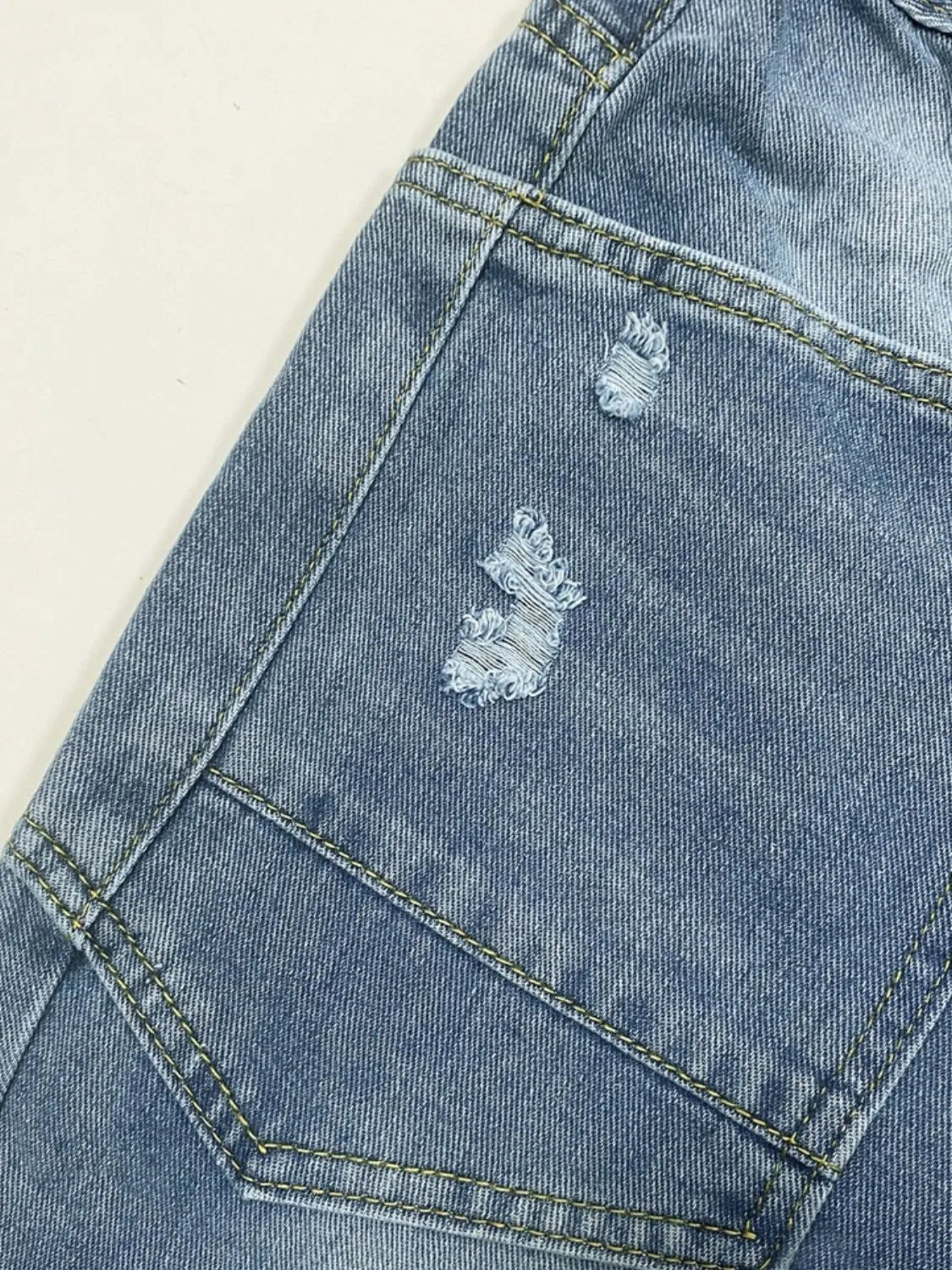 Distressed Jeans with Pockets 