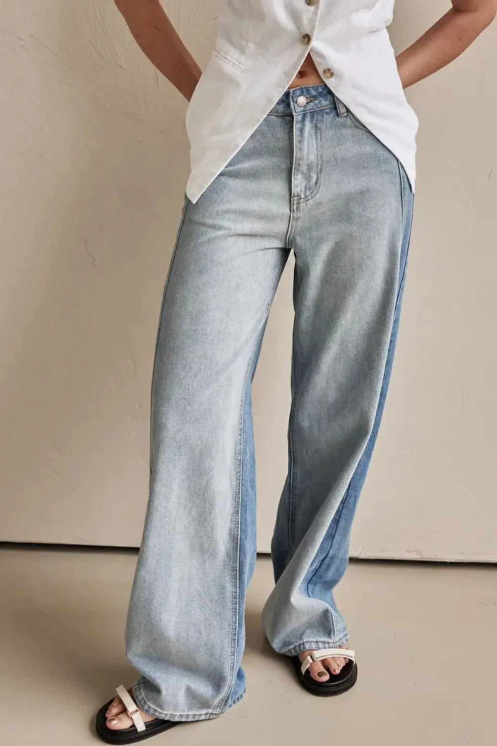 Contrast Straight Leg Jeans with Pockets 