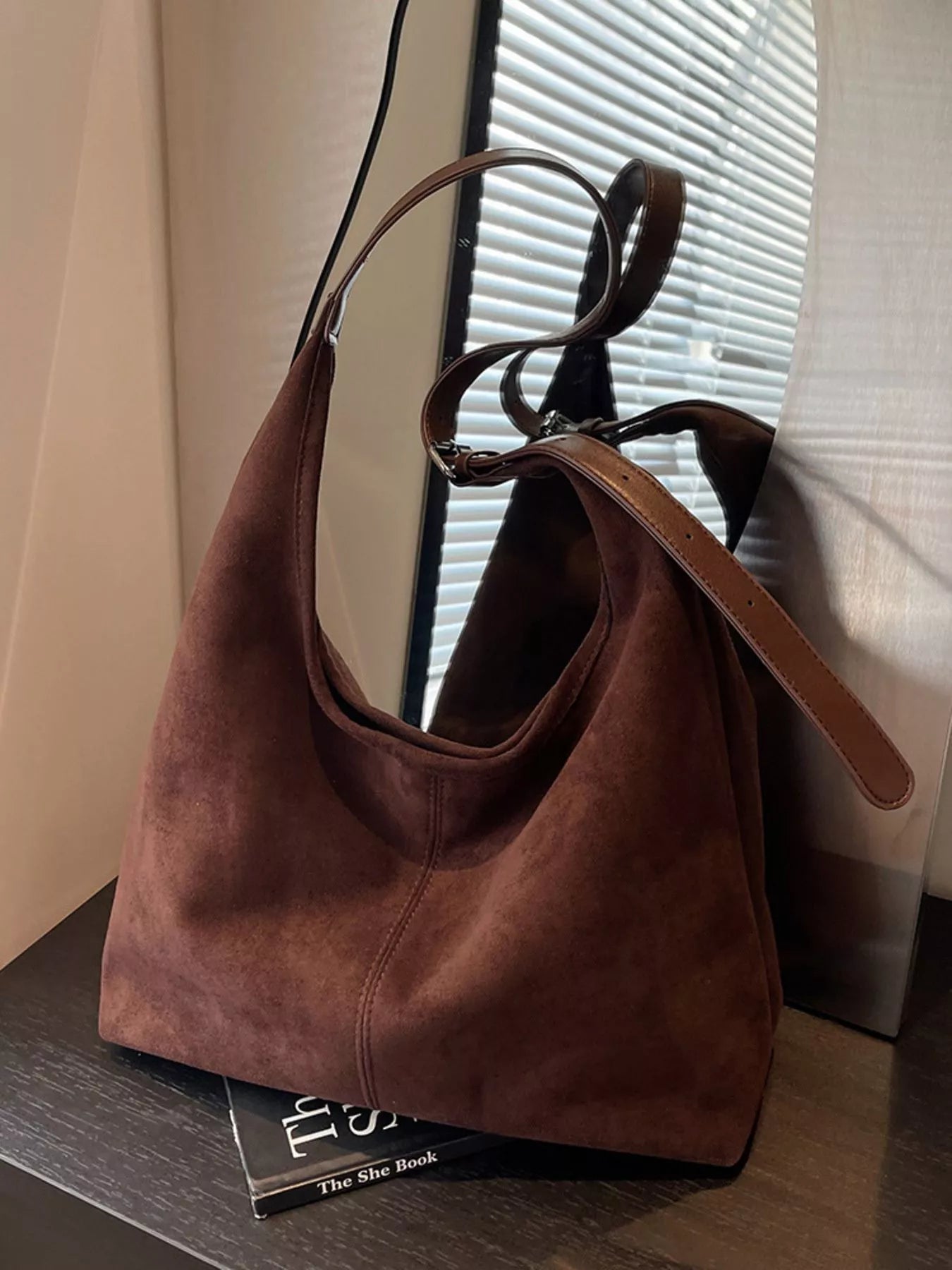 Lightweight Adjustable Strap Handbag 