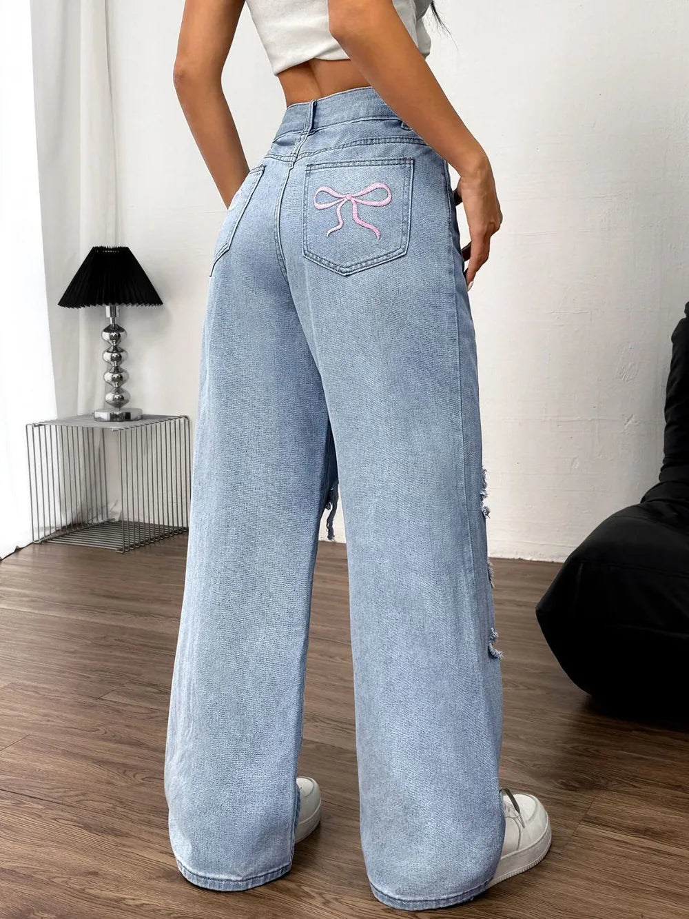Distressed Wide Leg Jeans with Pockets 