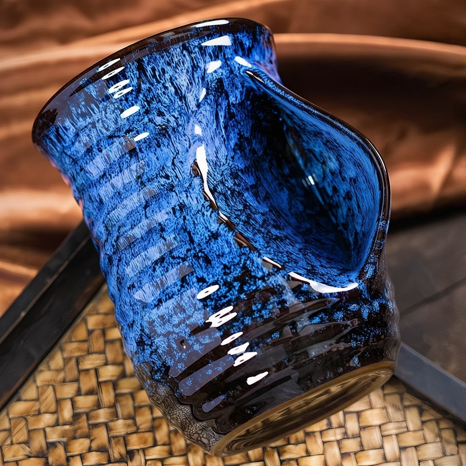 Handcrafted Ceramic Mug with 500ml Capacity – Bold Design and Ergonomic Handle 