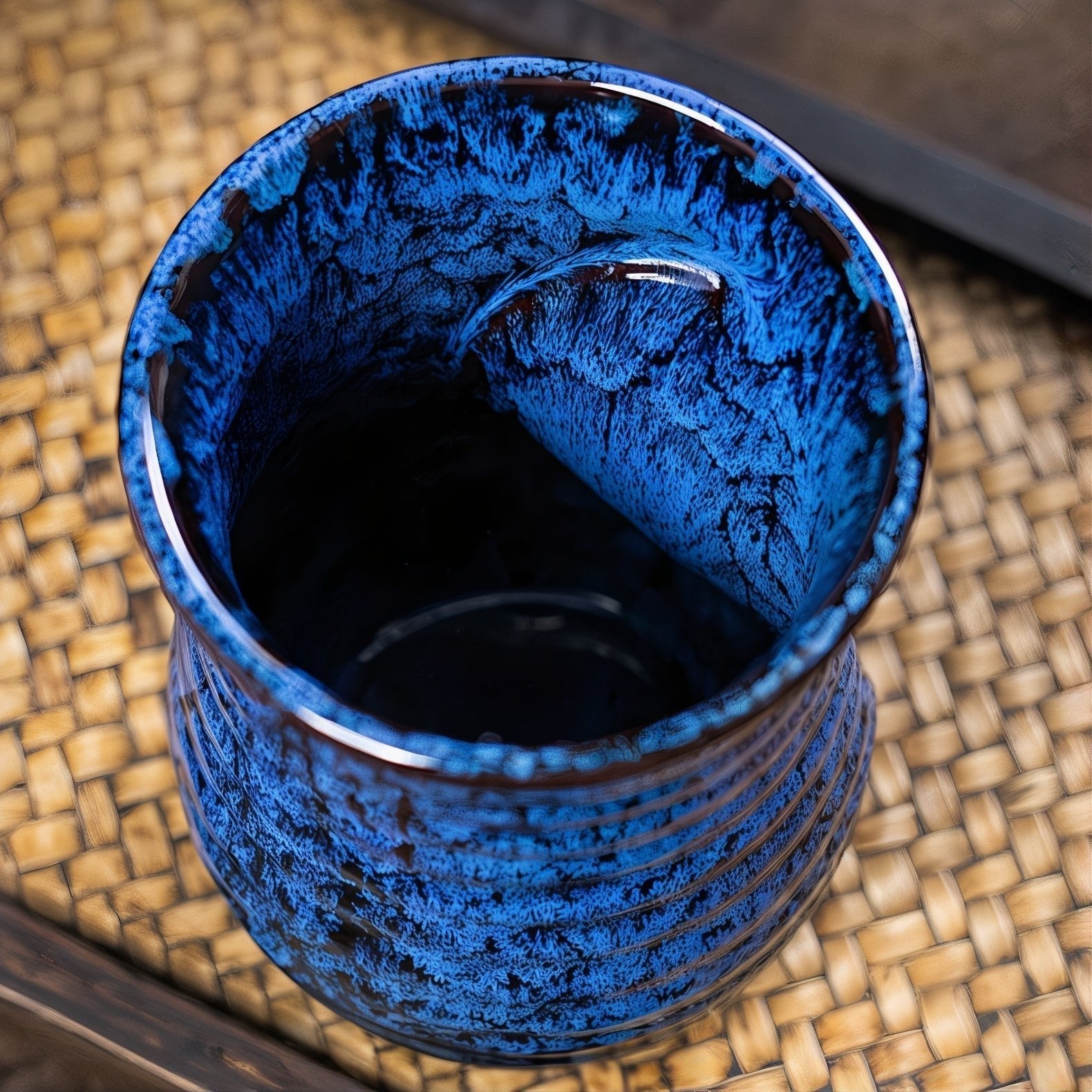 Handcrafted Ceramic Mug with 500ml Capacity – Bold Design and Ergonomic Handle 