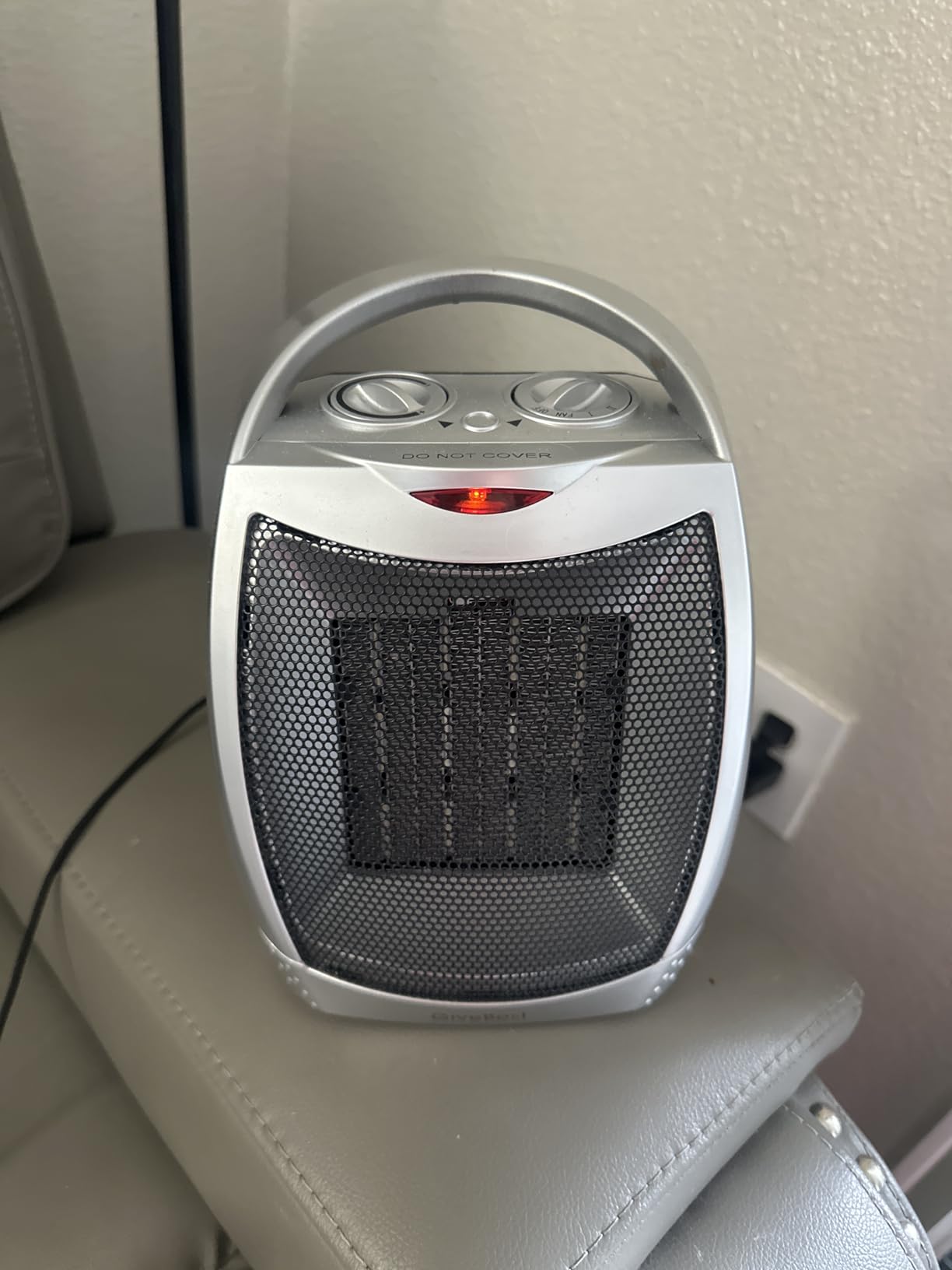 Thermostat keeps temperature steady