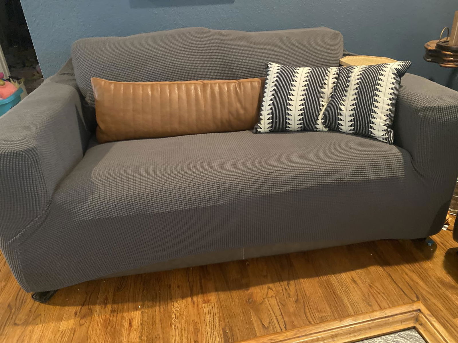 Looks like a tailored slipcover