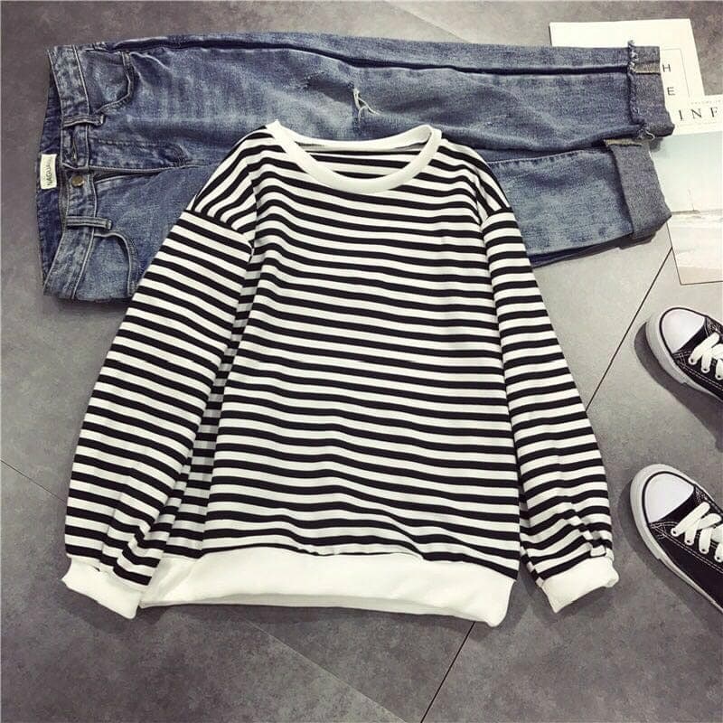 Black and White Striped Vintage Sweater dylinoshop