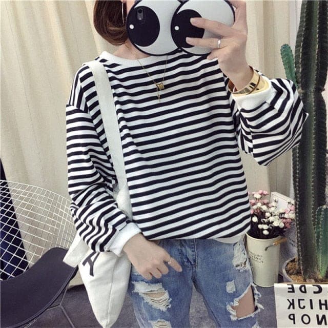 Black and White Striped Vintage Sweater dylinoshop