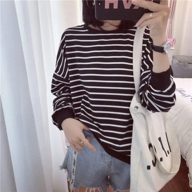 Black and White Striped Vintage Sweater dylinoshop