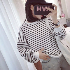 Black and White Striped Vintage Sweater dylinoshop